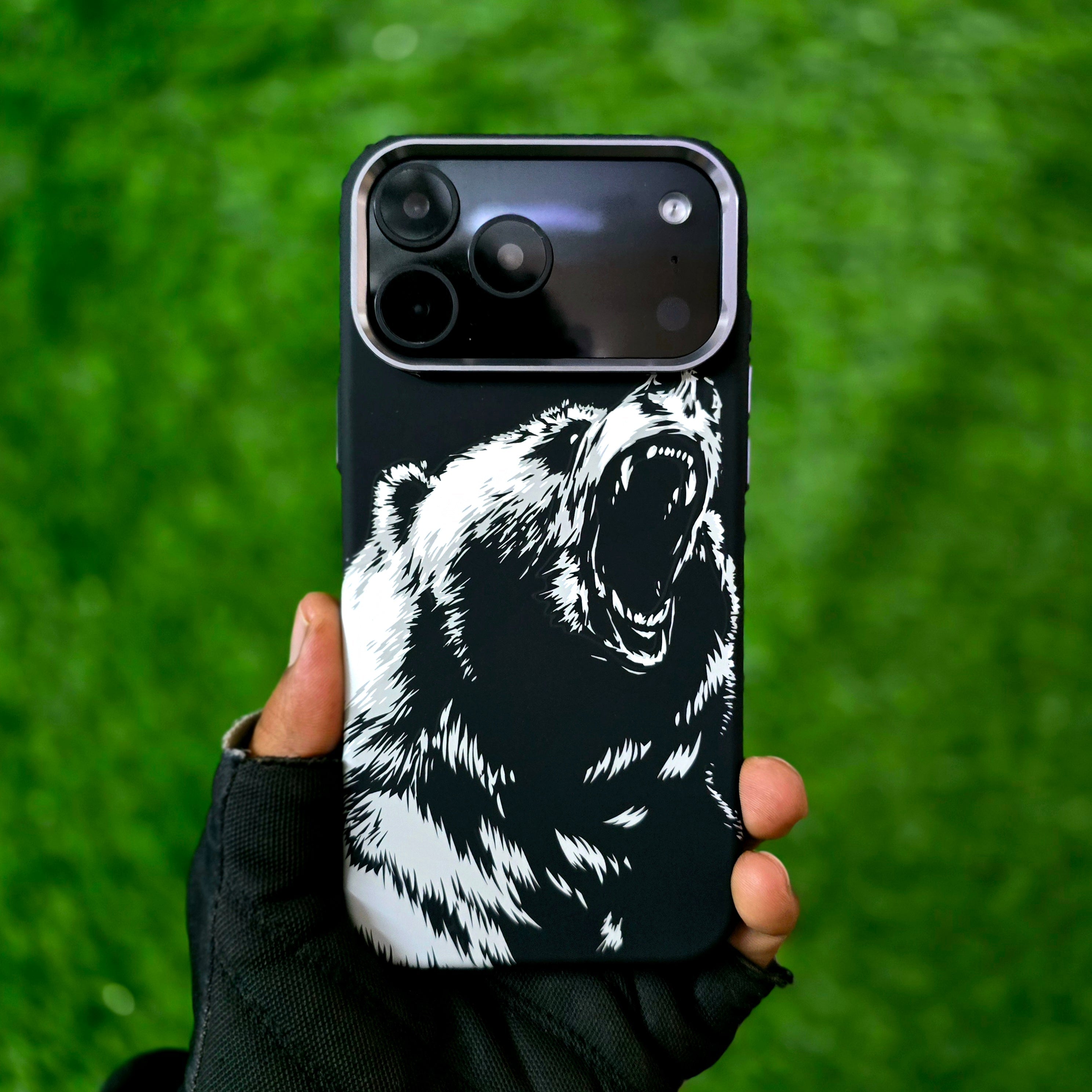 iPhone 17 Pro Max Slim 0.8mm Embossed "Roaring Bear" Cover with Magsafe - Bear